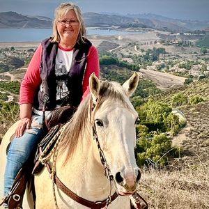 Meet your Posher, Holly